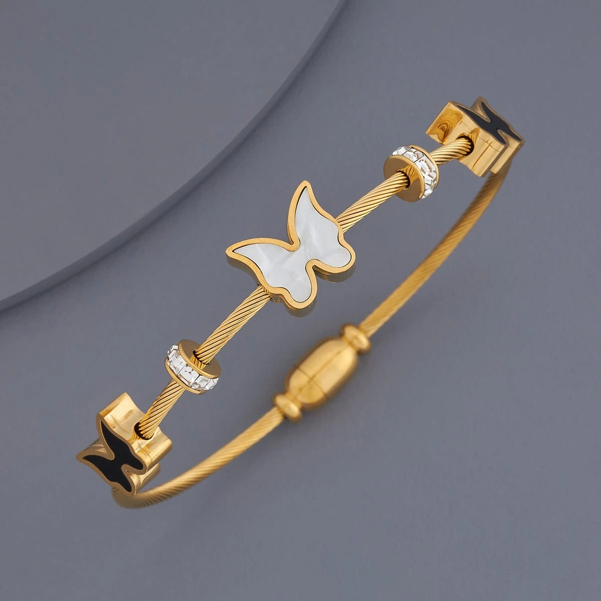 noir-flutter-butterfly-bracelet
